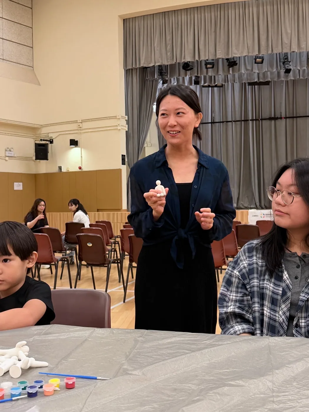 導師向參加者講解活動玩法