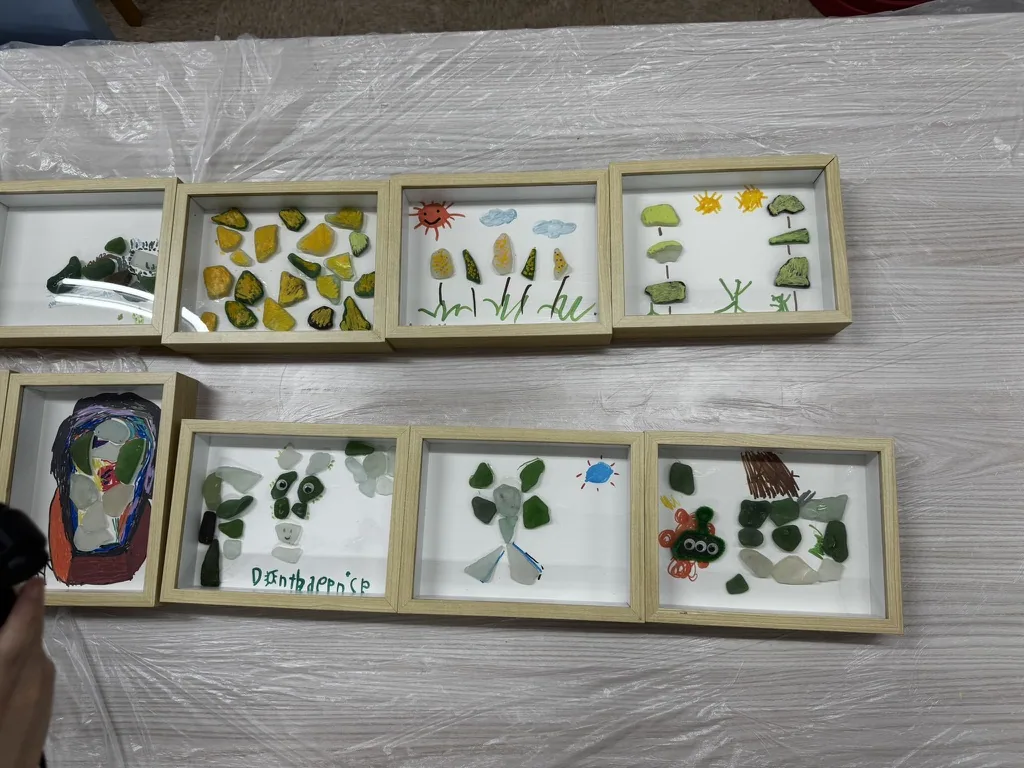 工作坊完成的海玻璃相框作品